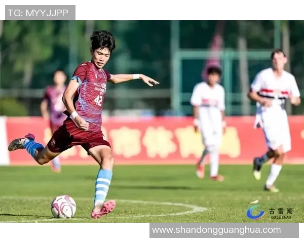 粉色足球星闪耀绿茵场带来浪漫与激情点亮青春梦想