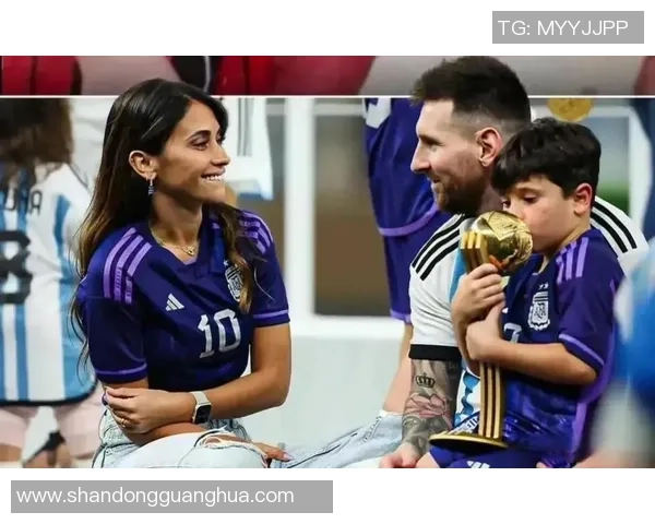 足球球星感情世界揭秘：从绯闻到真爱他们的爱情故事如何影响职业生涯